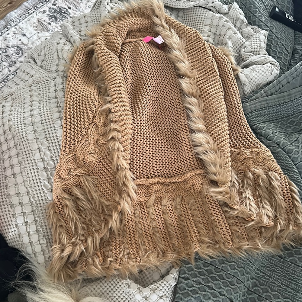 Lily Pulitzer Women's Tan Knit Sweater with Faux Fur Trim